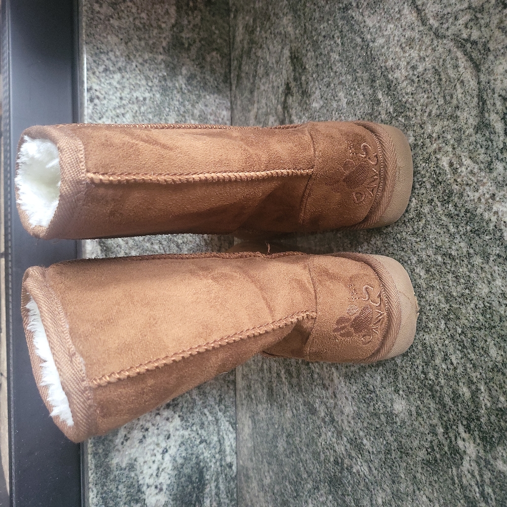DAWGS Faux Shearling Boots! - Picture 3 of 7